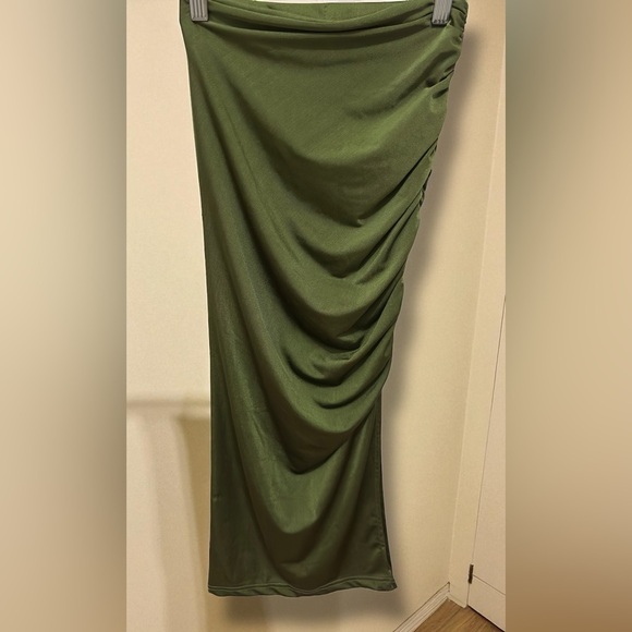 198 SHEIN | NWOT Olive Green Ruched Stretchy Midi Pencil Skirt  (sz XS&S)- 3/$15 - Picture 6 of 12